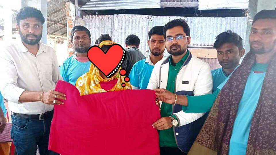 ভালোবাসার মানুষদের জন্য ক্ষুদ্র উপহার!